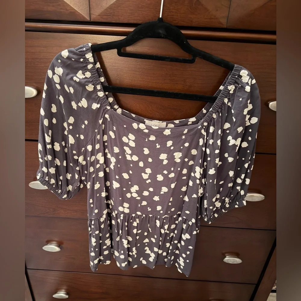 Loft Grey and White Animal Print square neck Top - M 🩶🤍